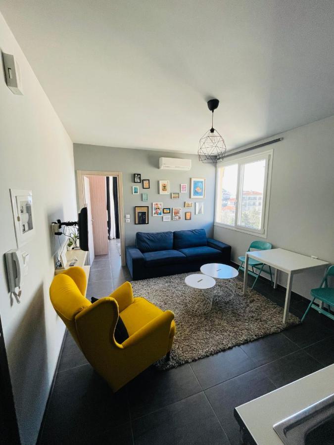 Apartment Life #1 *