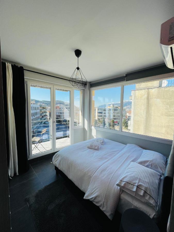 Life #1 Apartment *